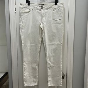 American Eagle Outfitters Super Stretch White Skinny Jeans size 14 regular